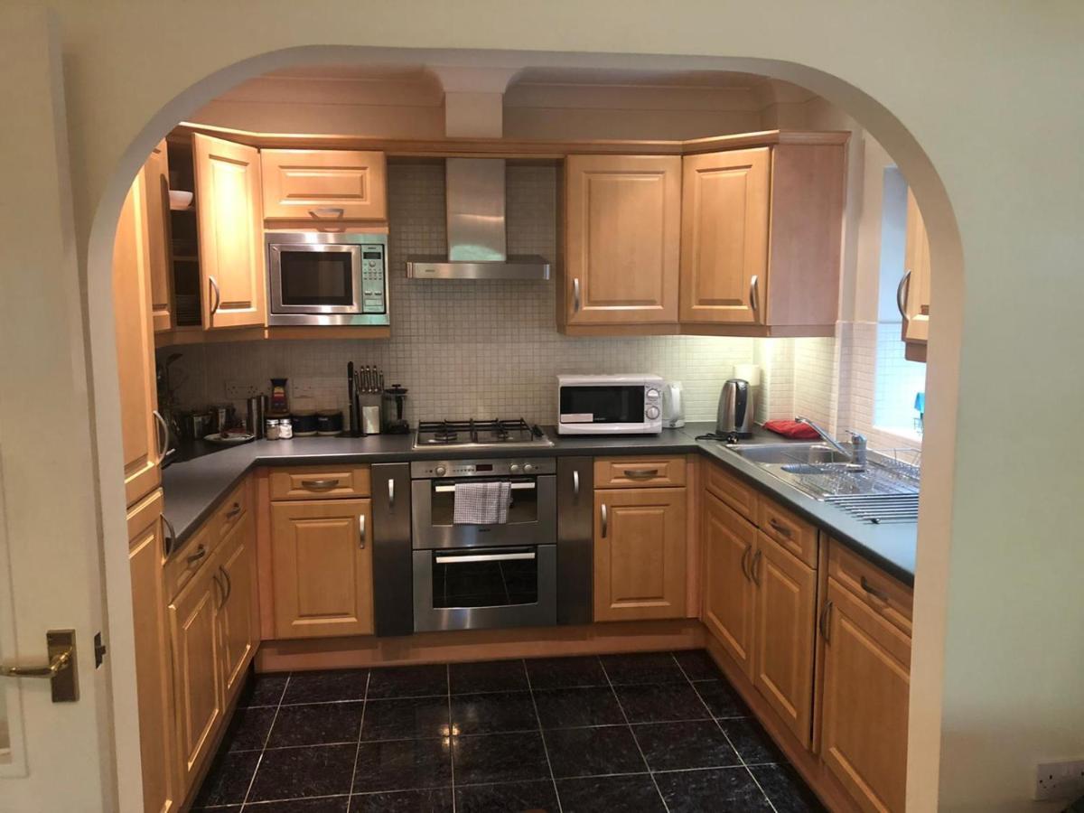 Lovely 2 Bedroom 2 Baths Flat With Free Parking Basingstoke Exterior foto